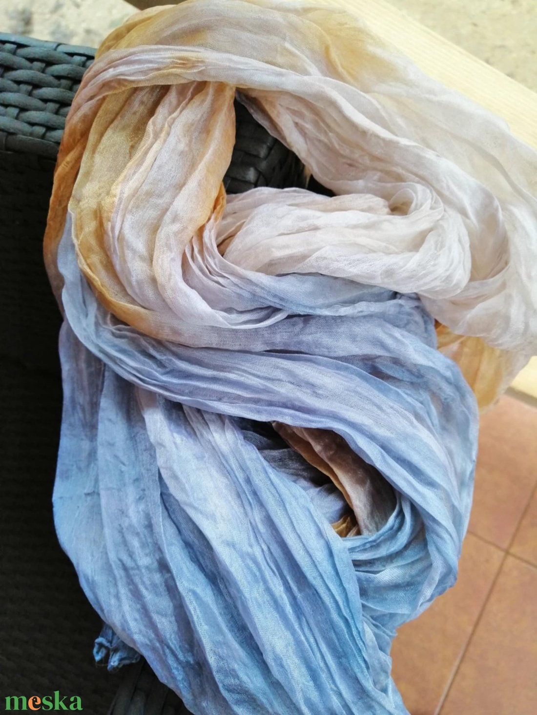 Gyűrt,batikolt valódi selyemsál Bézs és kék - ruha & divat - sál, sapka, kendő - kendő - Meska.hu