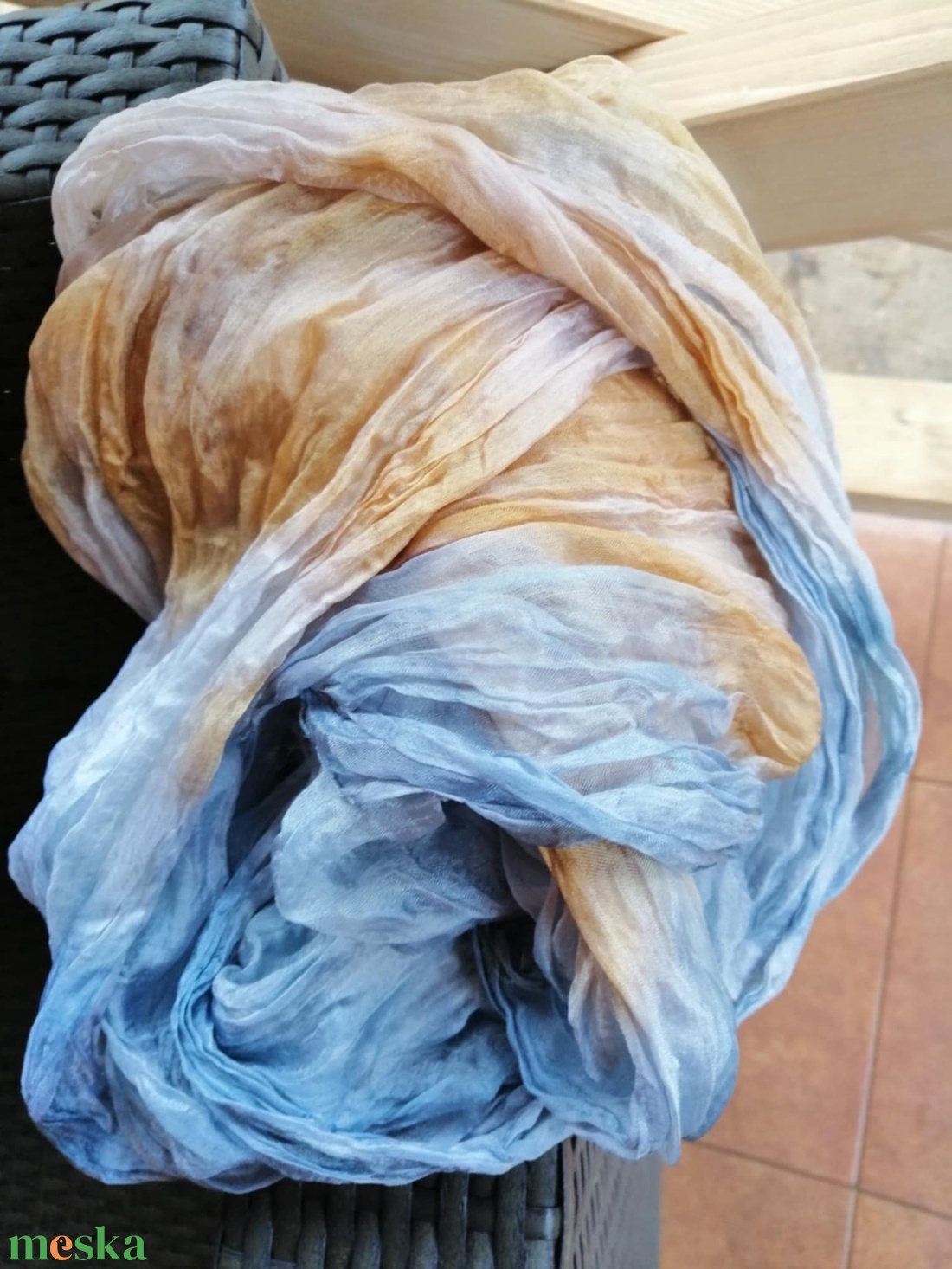 Gyűrt,batikolt valódi selyemsál Bézs és kék - ruha & divat - sál, sapka, kendő - kendő - Meska.hu