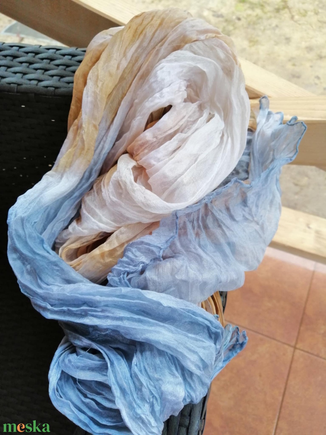 Gyűrt,batikolt valódi selyemsál Bézs és kék - ruha & divat - sál, sapka, kendő - kendő - Meska.hu
