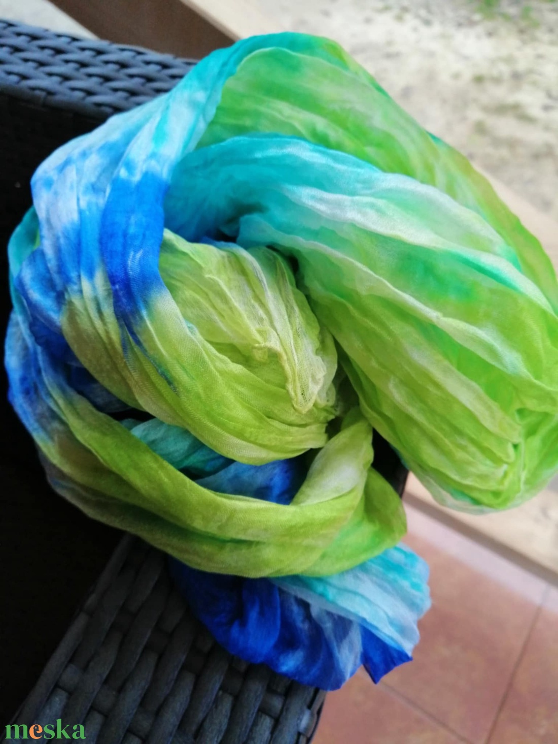 Gyűrt,batikolt valódi selyemsál -Zöld,kék árnyalatokkal - ruha & divat - sál, sapka, kendő - kendő - Meska.hu