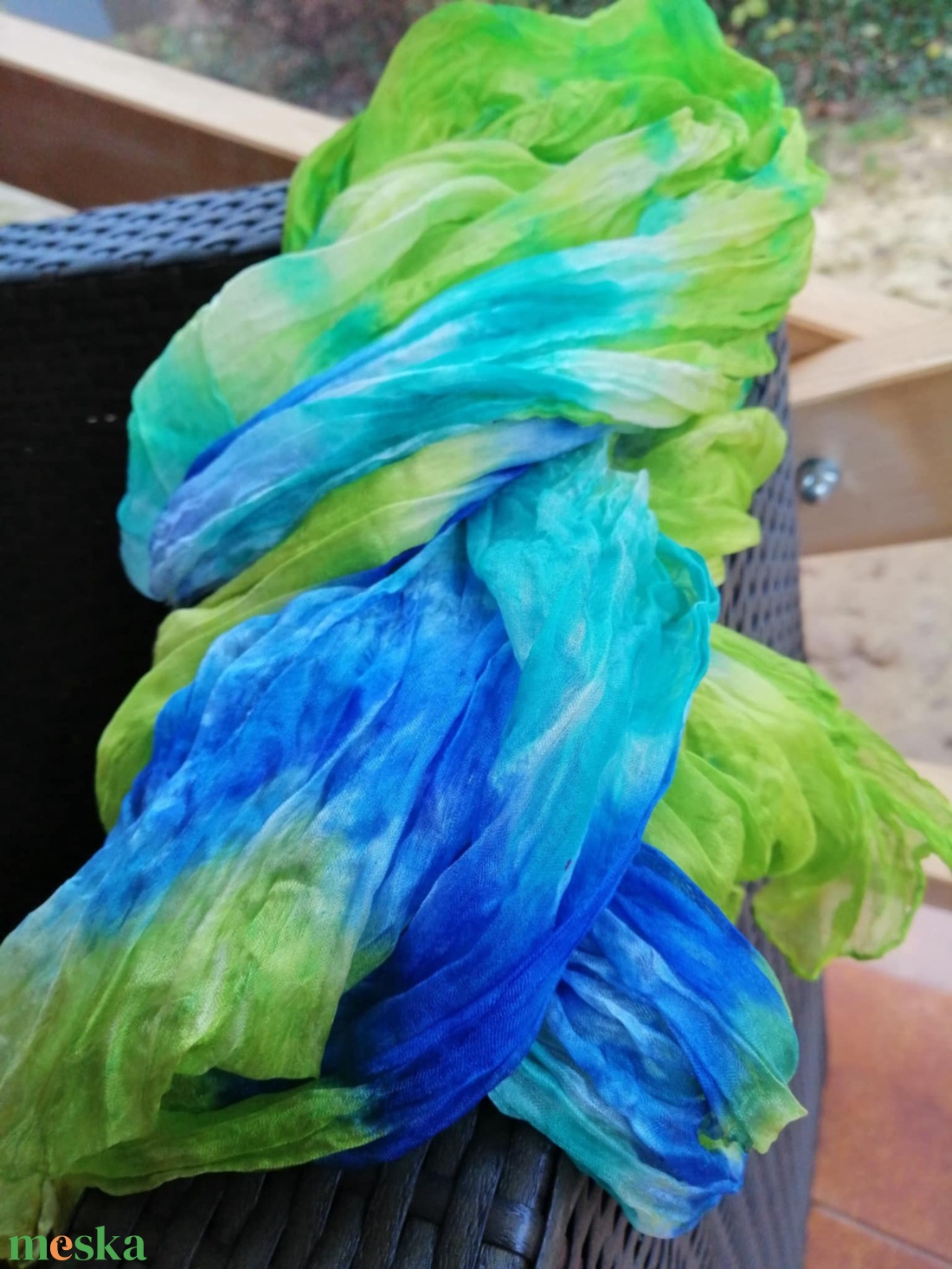 Gyűrt,batikolt valódi selyemsál -Zöld,kék árnyalatokkal - ruha & divat - sál, sapka, kendő - kendő - Meska.hu