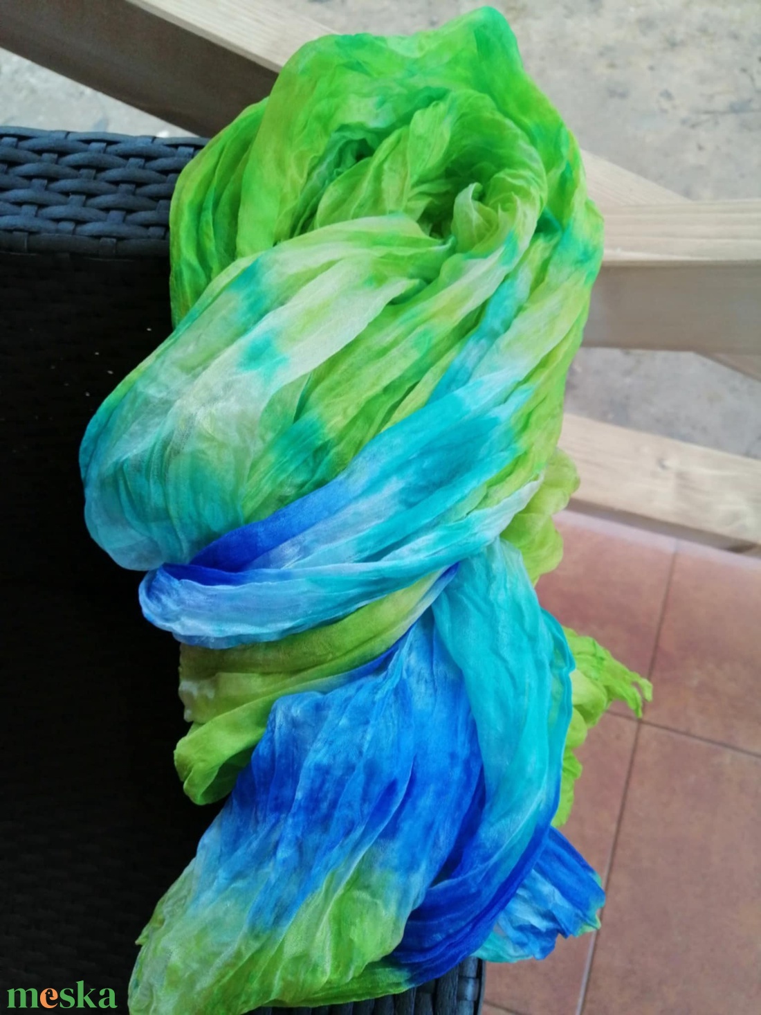 Gyűrt,batikolt valódi selyemsál -Zöld,kék árnyalatokkal - ruha & divat - sál, sapka, kendő - kendő - Meska.hu