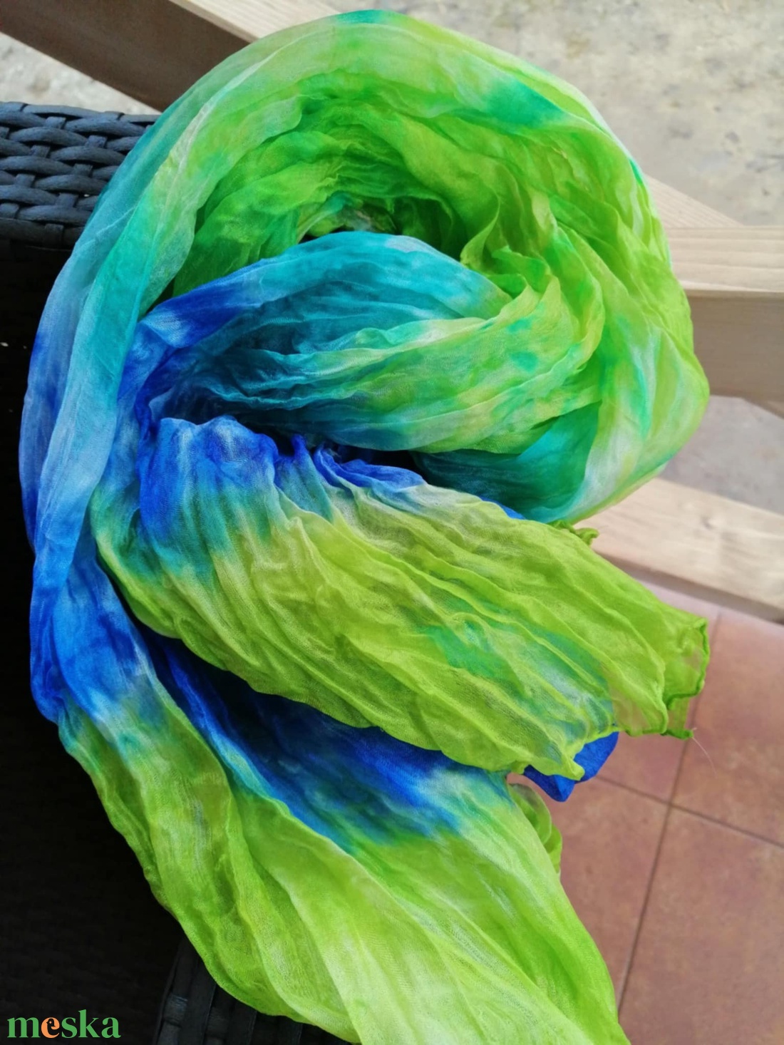 Gyűrt,batikolt valódi selyemsál -Zöld,kék árnyalatokkal - ruha & divat - sál, sapka, kendő - kendő - Meska.hu