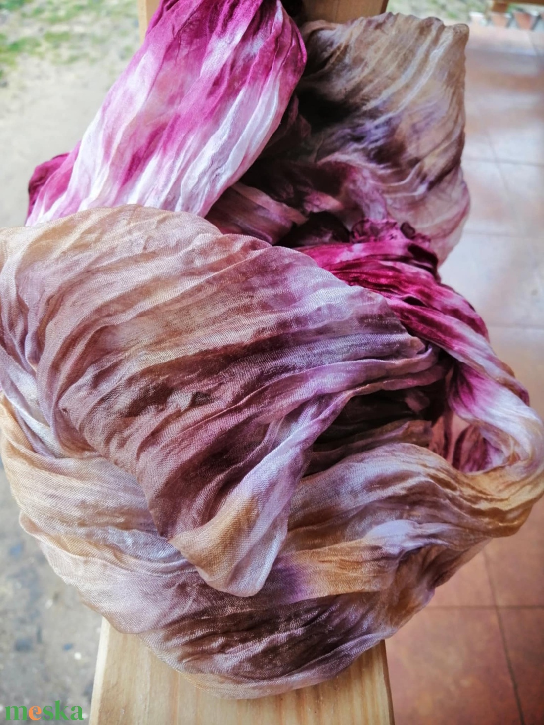 Gyűrt,batikolt valódi selyemsál -Bordó-bézs árnyalatokkal - ruha & divat - sál, sapka, kendő - kendő - Meska.hu