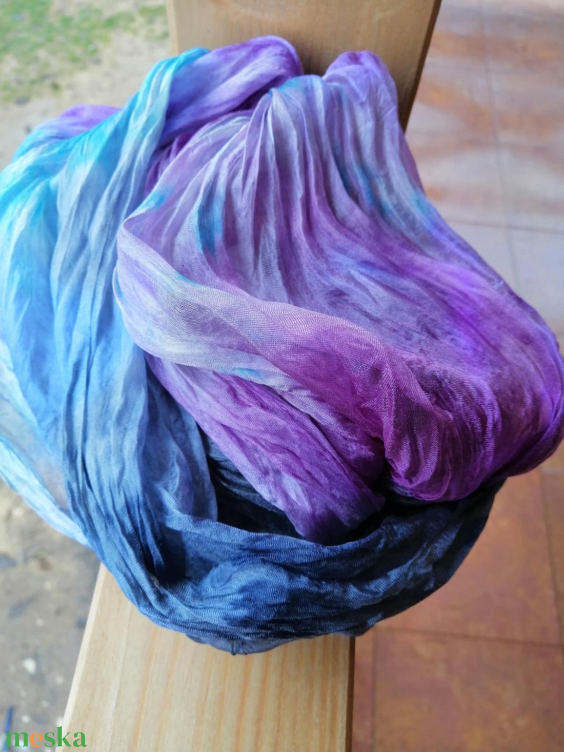 Gyűrt,batikolt valódi selyemsál -Lila,kék árnyalatokkal - ruha & divat - sál, sapka, kendő - kendő - Meska.hu