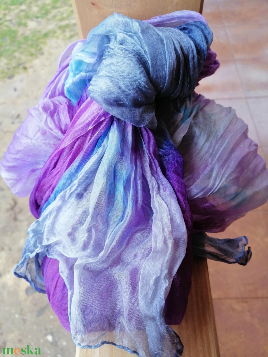 Gyűrt,batikolt valódi selyemsál -Lila,kék árnyalatokkal - ruha & divat - sál, sapka, kendő - kendő - Meska.hu