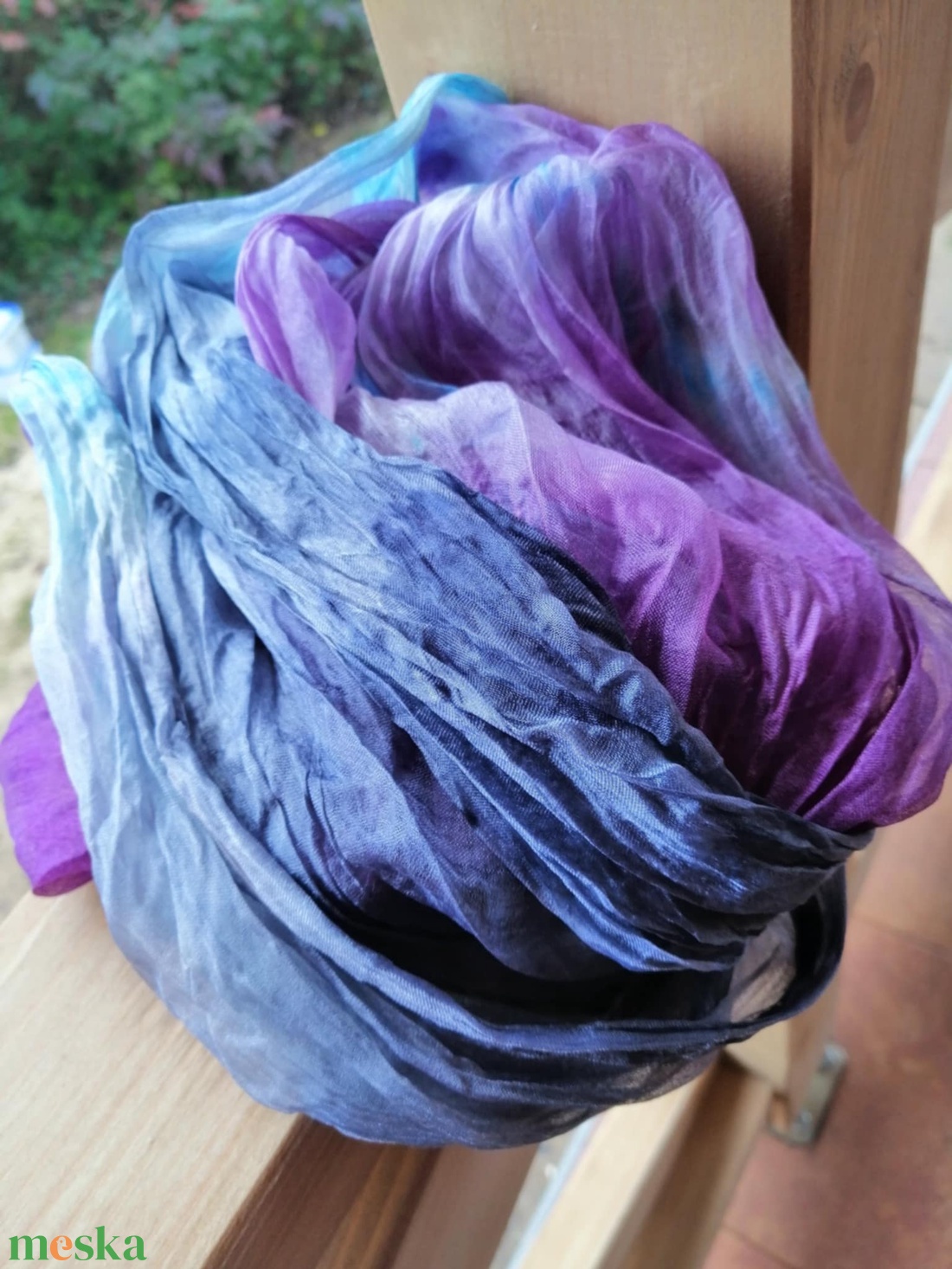 Gyűrt,batikolt valódi selyemsál -Lila,kék árnyalatokkal - ruha & divat - sál, sapka, kendő - kendő - Meska.hu