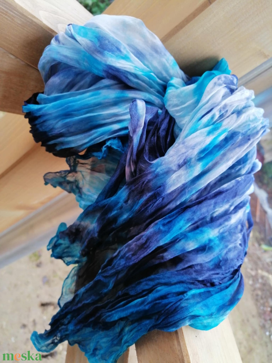 Gyűrt,batikolt valódi selyemsál -Türkíz,navykék árnyalatokkal - ruha & divat - sál, sapka, kendő - kendő - Meska.hu