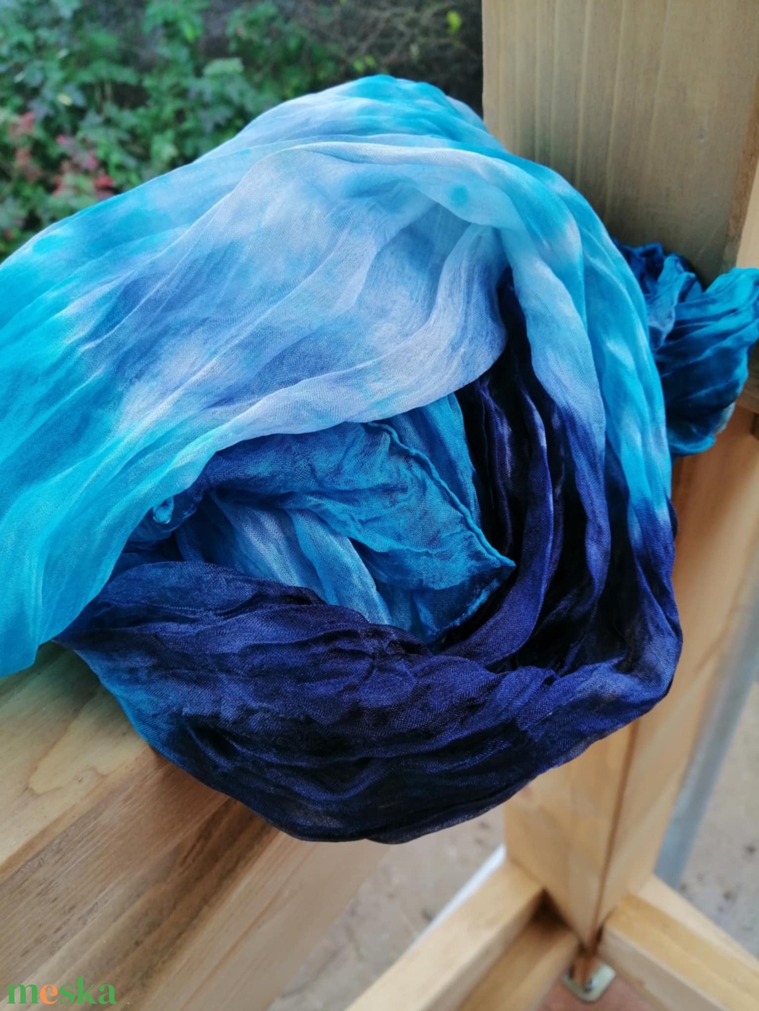 Gyűrt,batikolt valódi selyemsál -Türkíz,navykék árnyalatokkal - ruha & divat - sál, sapka, kendő - kendő - Meska.hu