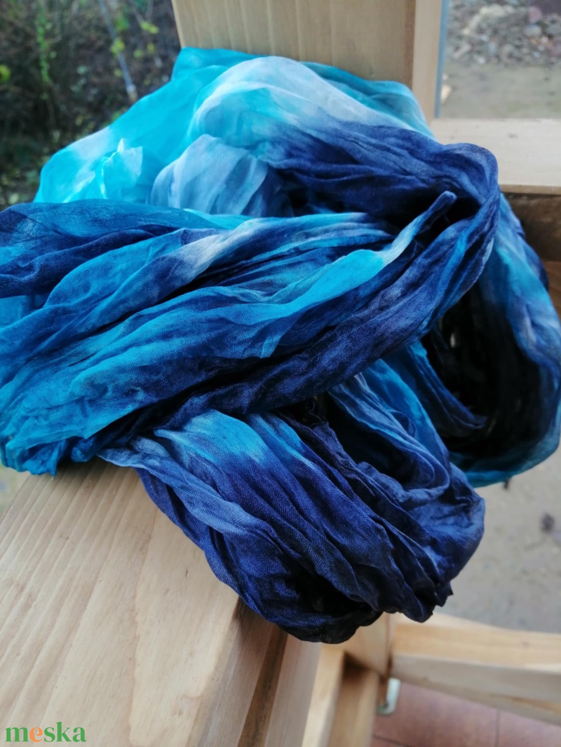 Gyűrt,batikolt valódi selyemsál -Türkíz,navykék árnyalatokkal - ruha & divat - sál, sapka, kendő - kendő - Meska.hu