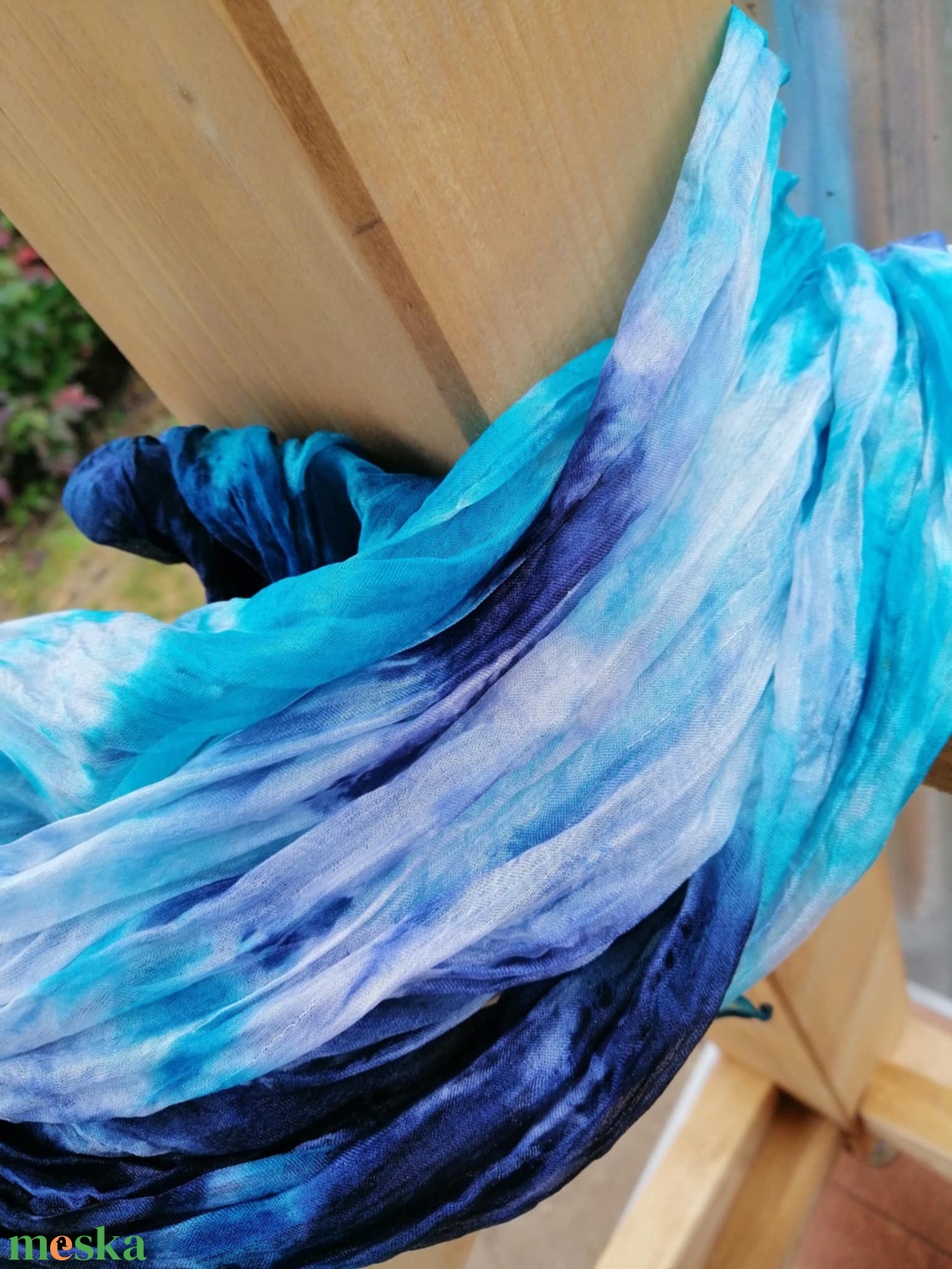 Gyűrt,batikolt valódi selyemsál -Türkíz,navykék árnyalatokkal - ruha & divat - sál, sapka, kendő - kendő - Meska.hu