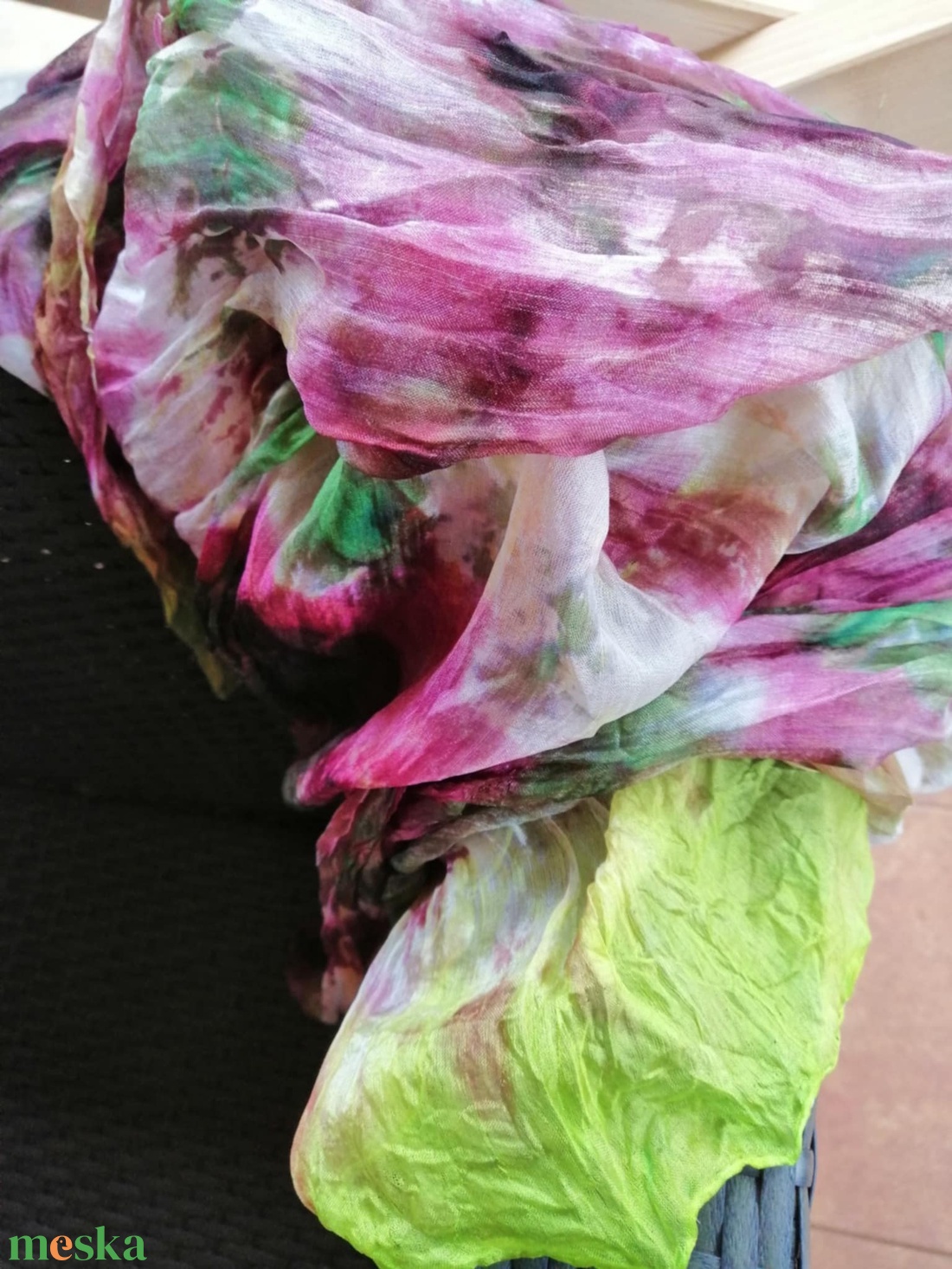 Gyűrt,batikolt valódi selyemsál -Olívazöld és bordó árnyalatokkal - ruha & divat - sál, sapka, kendő - kendő - Meska.hu