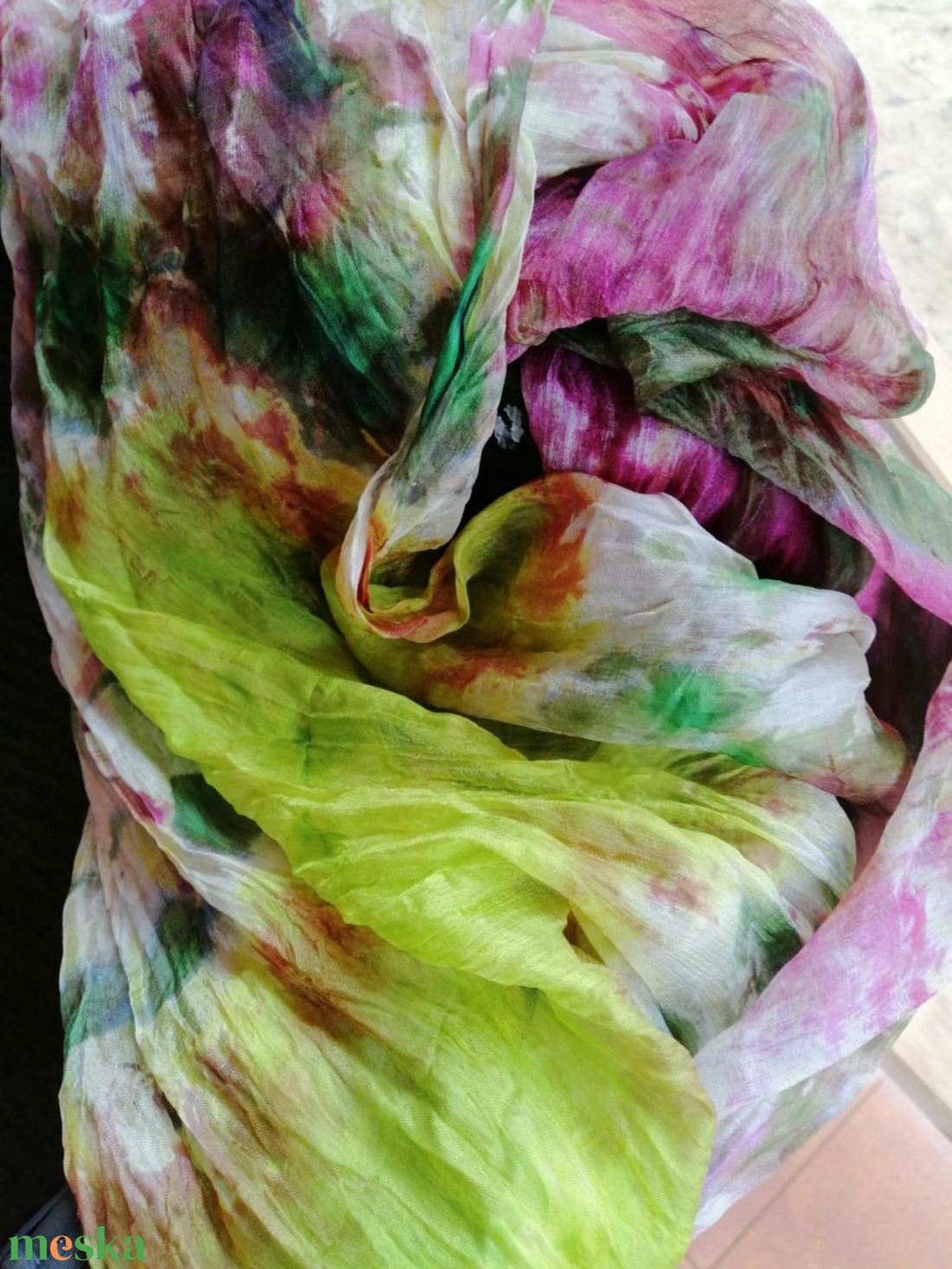 Gyűrt,batikolt valódi selyemsál -Olívazöld és bordó árnyalatokkal - ruha & divat - sál, sapka, kendő - kendő - Meska.hu