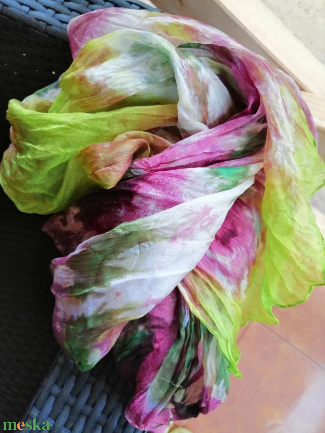 Gyűrt,batikolt valódi selyemsál -Olívazöld és bordó árnyalatokkal - ruha & divat - sál, sapka, kendő - kendő - Meska.hu