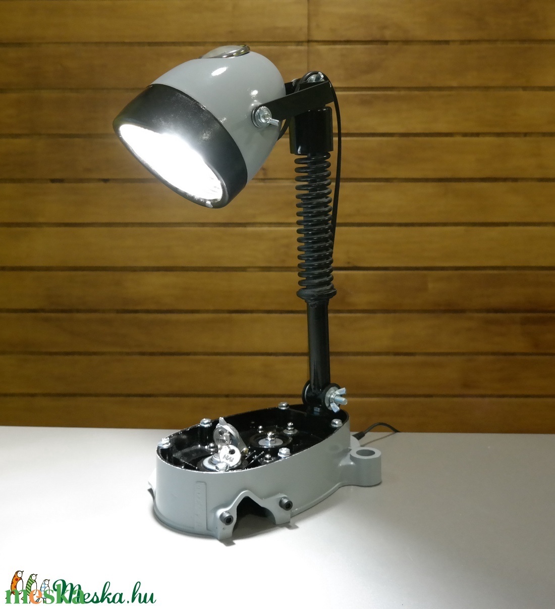 Motor alkatrészből készült asztali lámpa - otthon & életmód - lámpa - asztali lámpa - Meska.hu Motor alkatrészből készült asztali lámpa - otthon & életmód - lámpa - asztali lámpa - Meska.hu