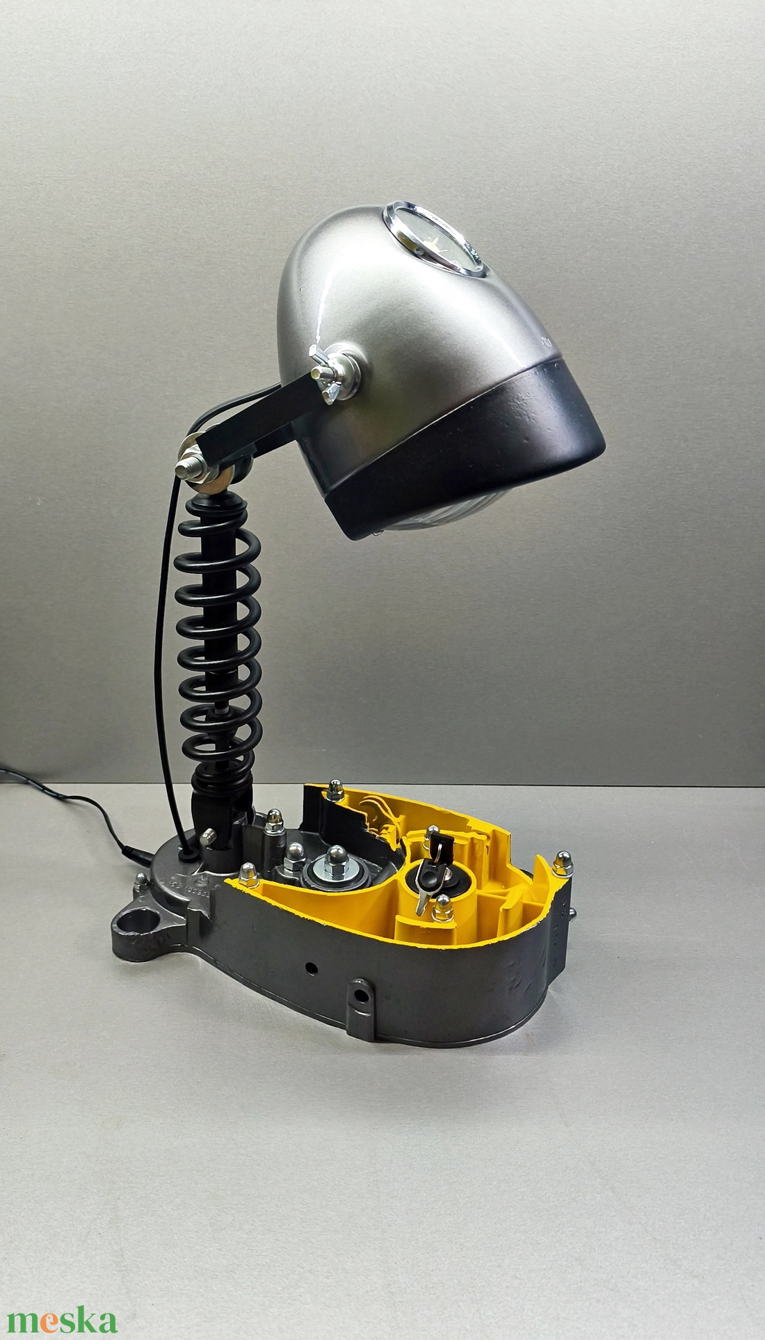 Motor alkatrészből  készült asztali lámpa - otthon & életmód - lámpa - asztali lámpa - Meska.hu