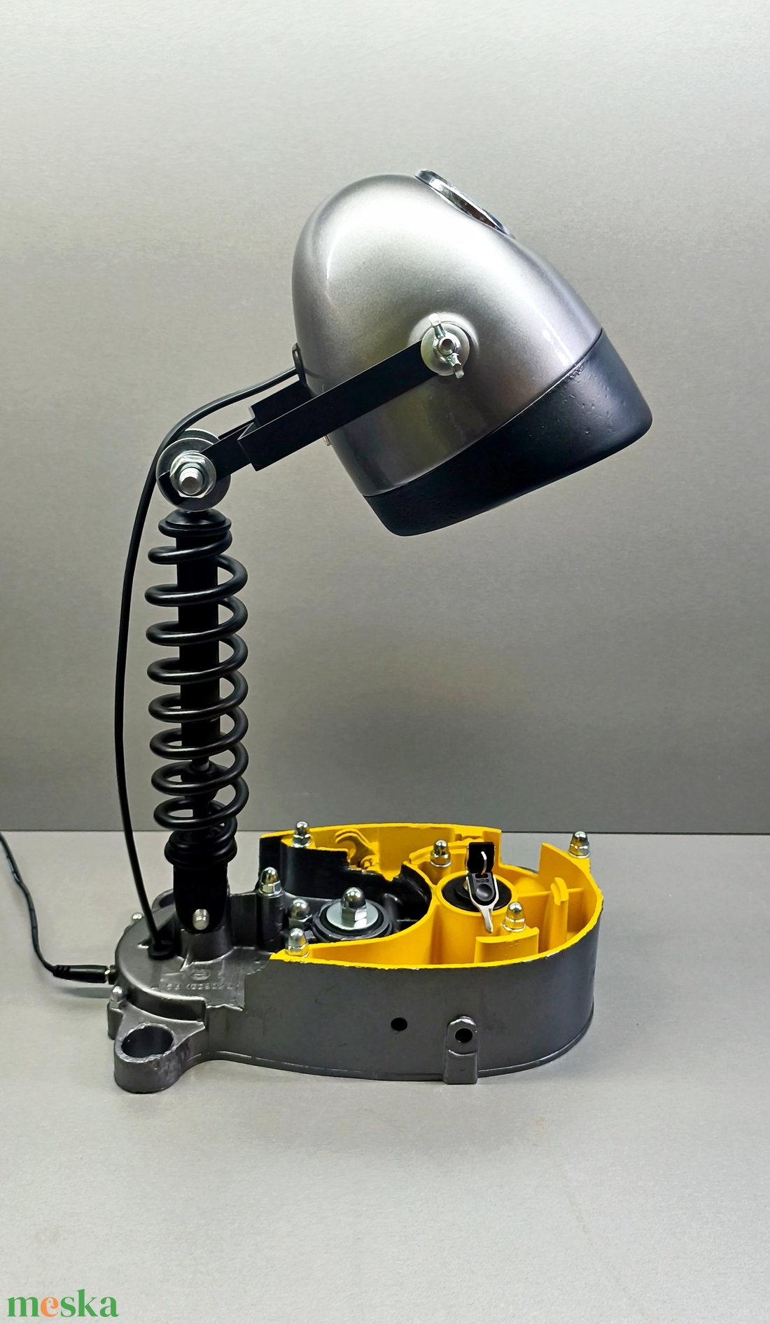 Motor alkatrészből  készült asztali lámpa - otthon & életmód - lámpa - asztali lámpa - Meska.hu