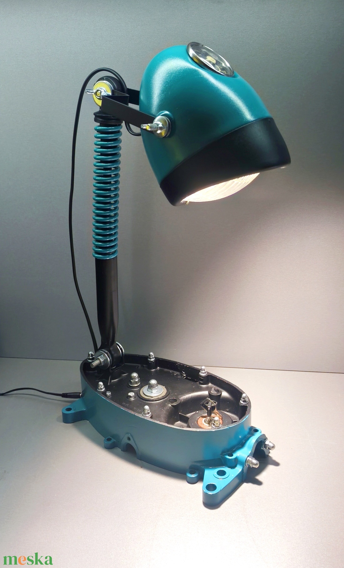 Motor alkatrészből  készült asztali lámpa - otthon & életmód - lámpa - asztali lámpa - Meska.hu