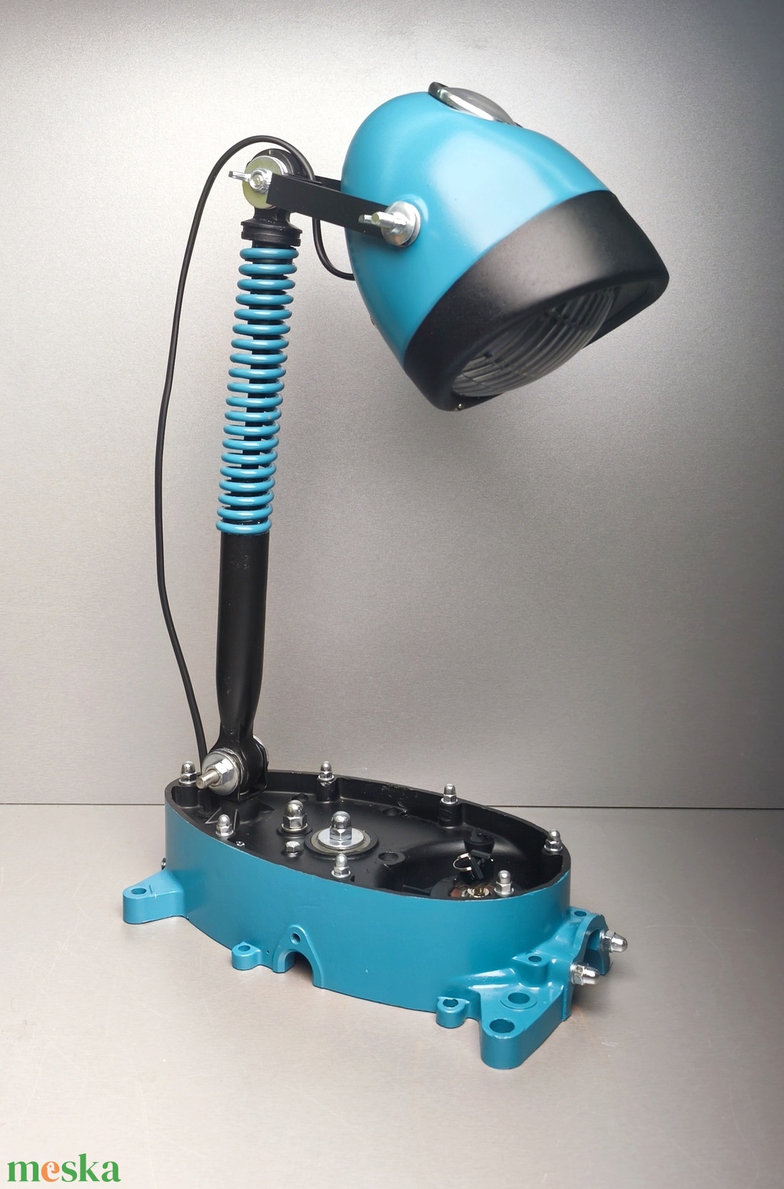 Motor alkatrészből  készült asztali lámpa - otthon & életmód - lámpa - asztali lámpa - Meska.hu