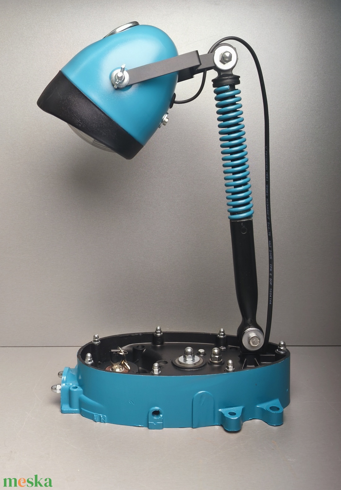 Motor alkatrészből  készült asztali lámpa - otthon & életmód - lámpa - asztali lámpa - Meska.hu