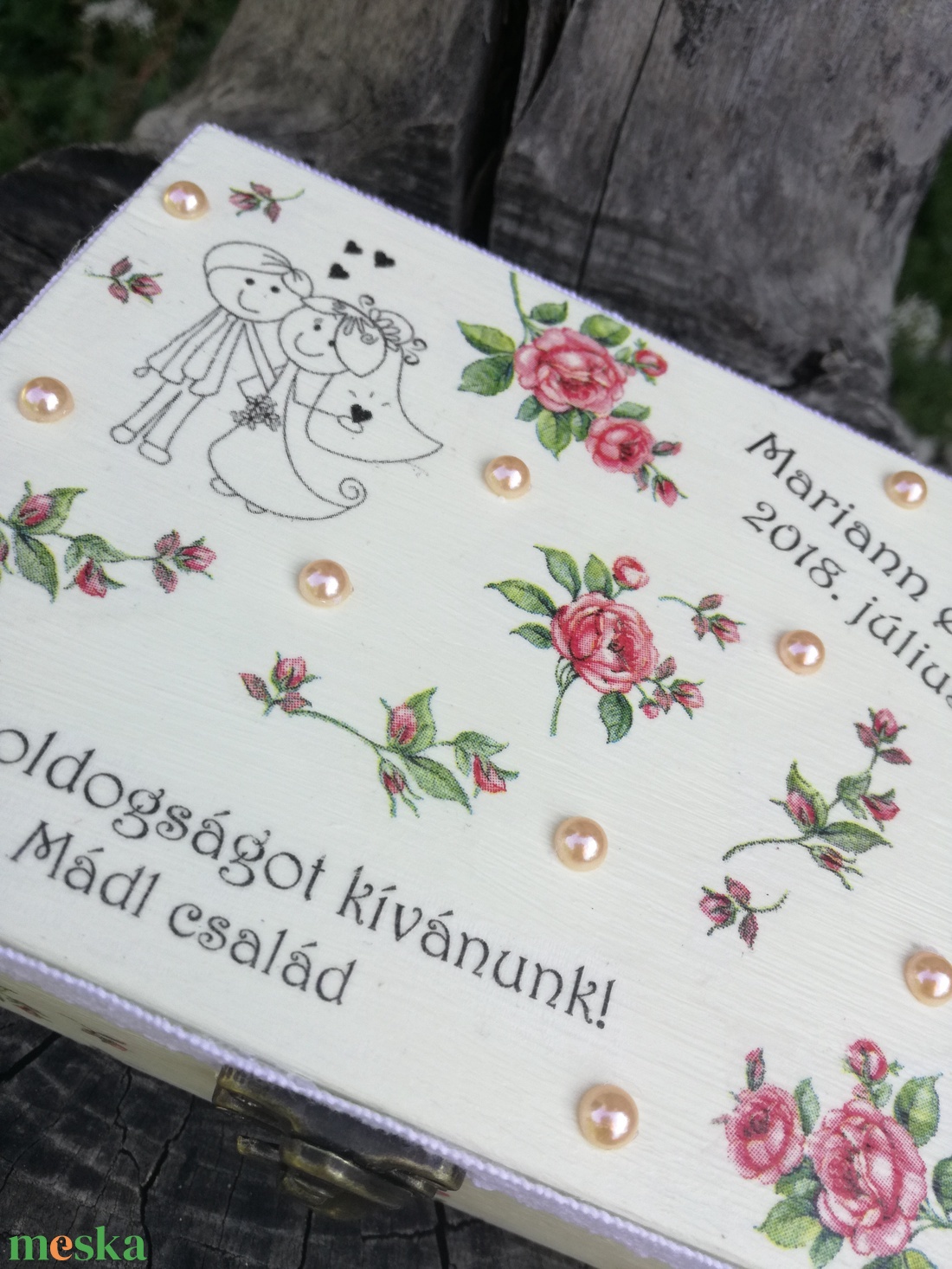 Feliratos díszdoboz, esküvői párral. :-) - RENDELHETŐ - esküvő - emlék & ajándék - doboz - Meska.hu Feliratos díszdoboz, esküvői párral. :-) - RENDELHETŐ - esküvő - emlék & ajándék - doboz - Meska.hu