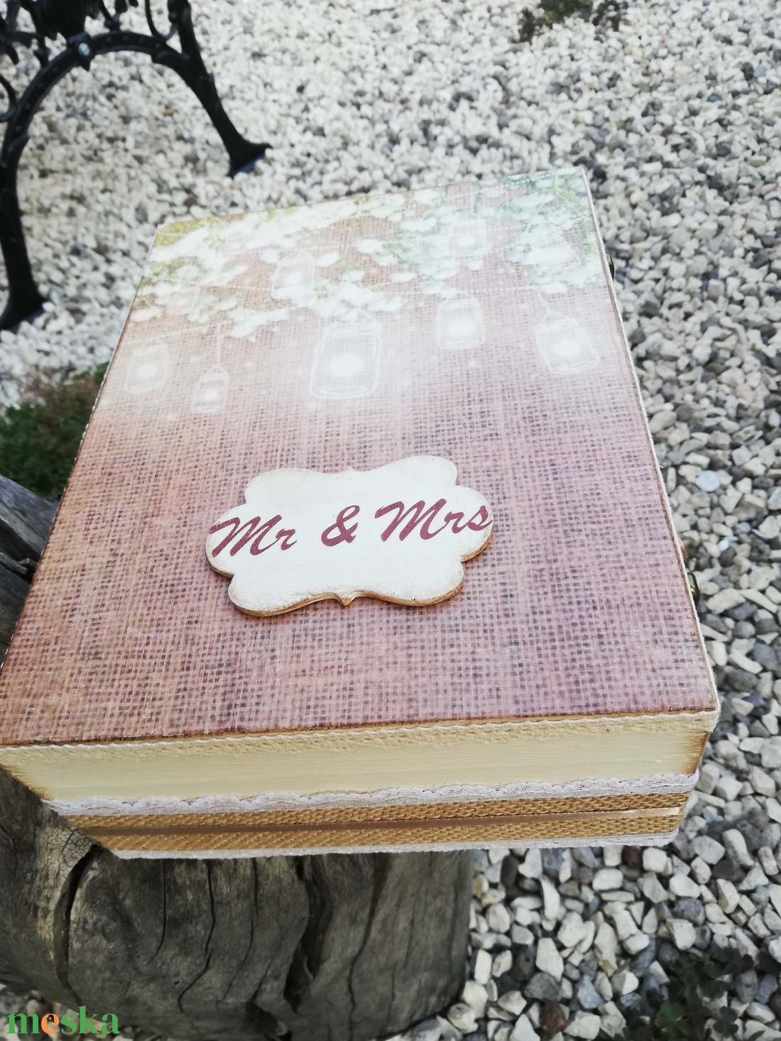 Mr és Mrs-ajándékátadó doboz esküvőre, egyedi mintával. :-) - esküvő - emlék & ajándék - doboz - Meska.hu