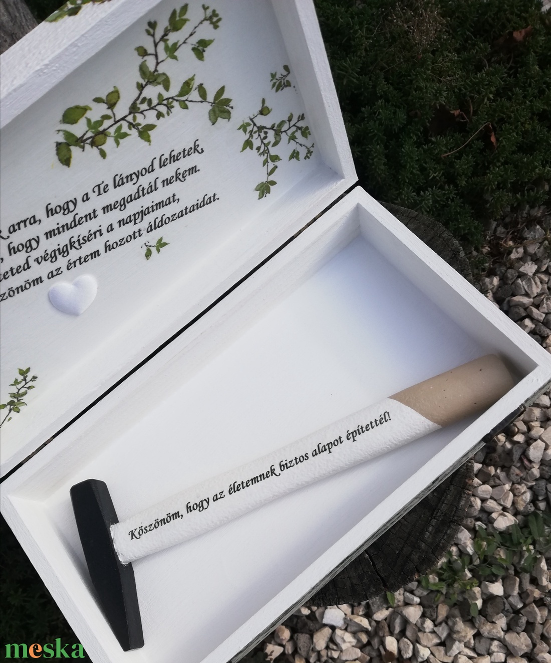 Fotós és feliratos doboz kalapáccsal, szülinapra vagy bármilyen más ünnepi alkalomra. - RENDELHETŐ - otthon & életmód - dekoráció - asztal és polc dekoráció - díszdoboz - Meska.hu Fotós és feliratos doboz kalapáccsal, szülinapra vagy bármilyen más ünnepi alkalomra. - RENDELHETŐ - otthon & életmód - dekoráció - asztal és polc dekoráció - díszdoboz - Meska.hu