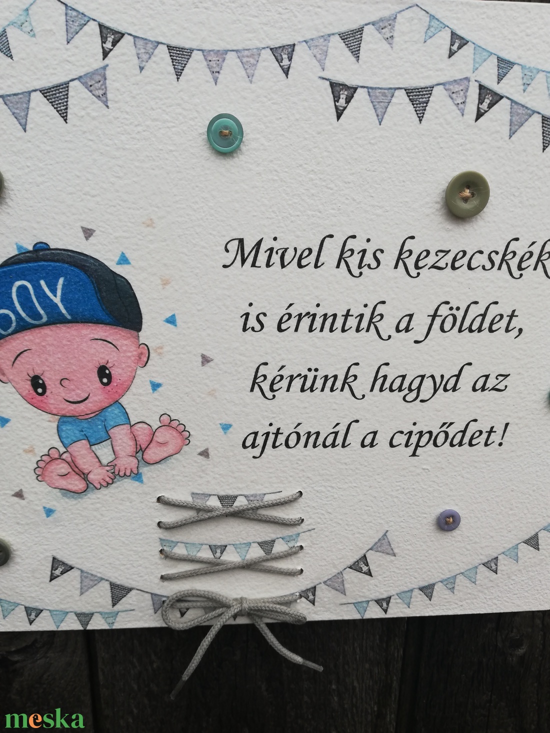 Babás tábla cipőfűzővel, a lakás  bejáratához.   :-)  - otthon & lakás - babaszoba, gyerekszoba - babaszoba kép - Meska.hu