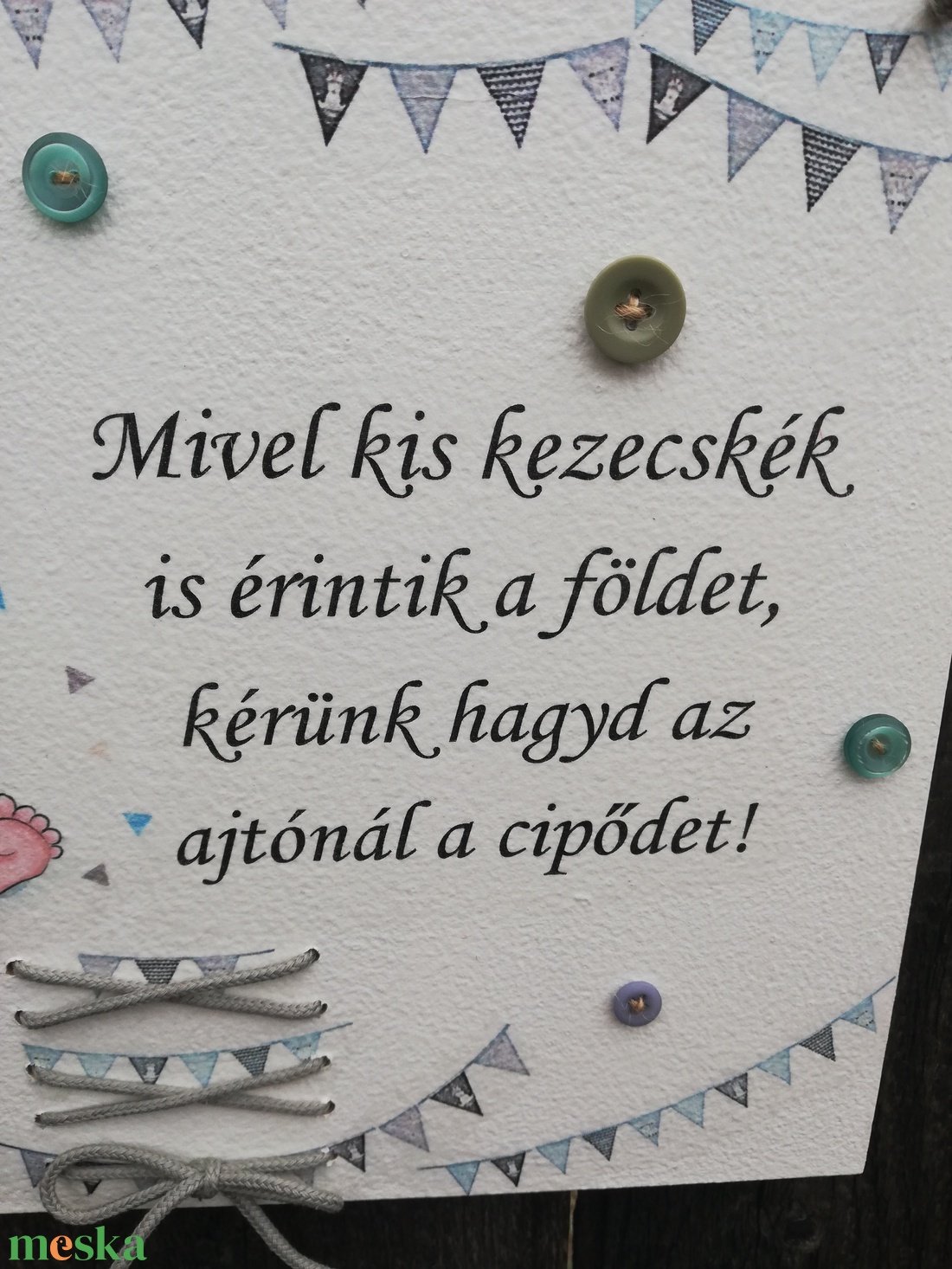 Babás tábla cipőfűzővel, a lakás  bejáratához.   :-)  - otthon & lakás - babaszoba, gyerekszoba - babaszoba kép - Meska.hu