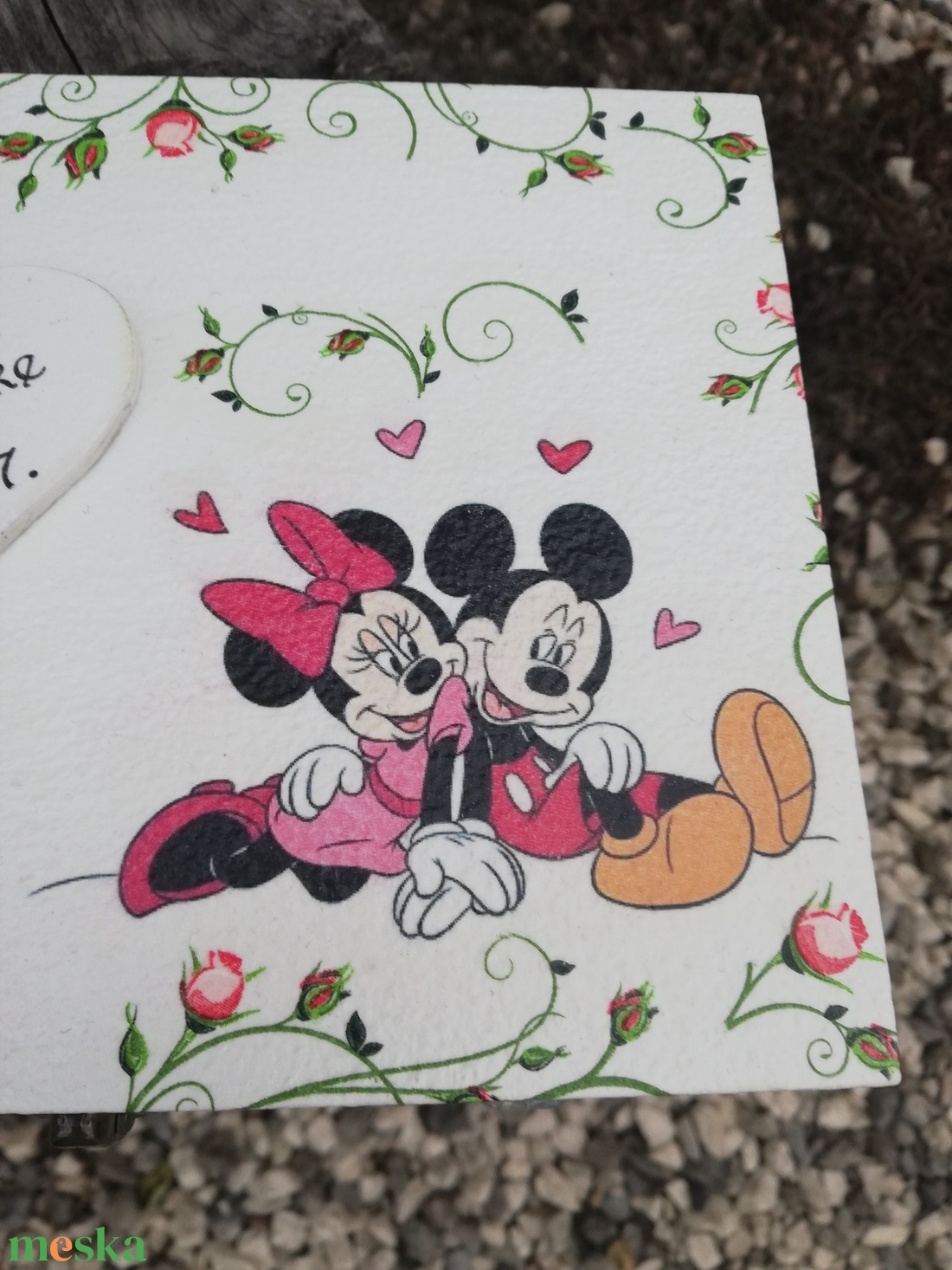 Mickey és Minnie, egyedi feliratos díszdoboz, esküvőre, vagy bármilyen más ünnepi alkalomra. - RENDELHETŐ - esküvő - emlék & ajándék - doboz - Meska.hu Mickey és Minnie, egyedi feliratos díszdoboz, esküvőre, vagy bármilyen más ünnepi alkalomra. - RENDELHETŐ - esküvő - emlék & ajándék - doboz - Meska.hu