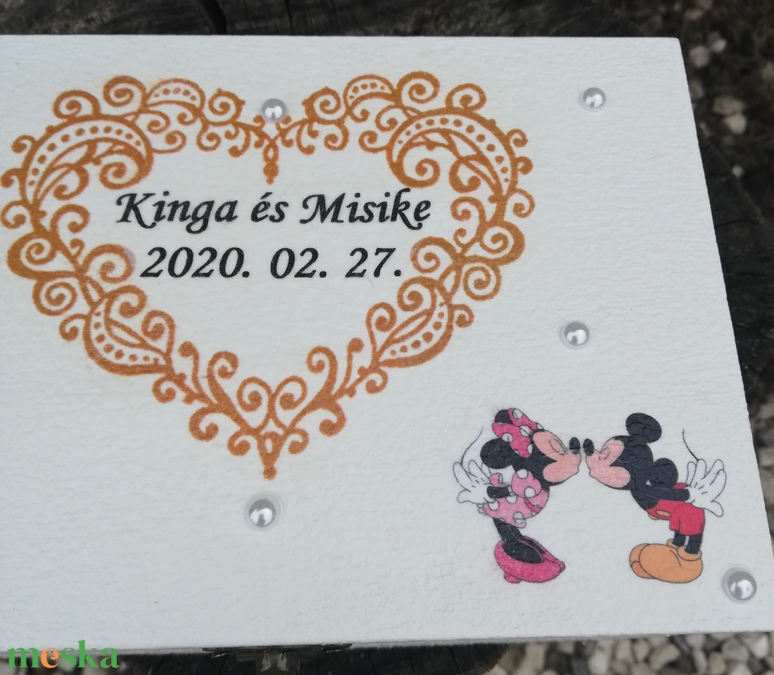 Mickey és Minnie/neves-dátumos, gyűrűtartó-gyűrűpárna fadobozban. :-) - esküvő - kiegészítők - gyűrűtartó & gyűrűpárna - Meska.hu