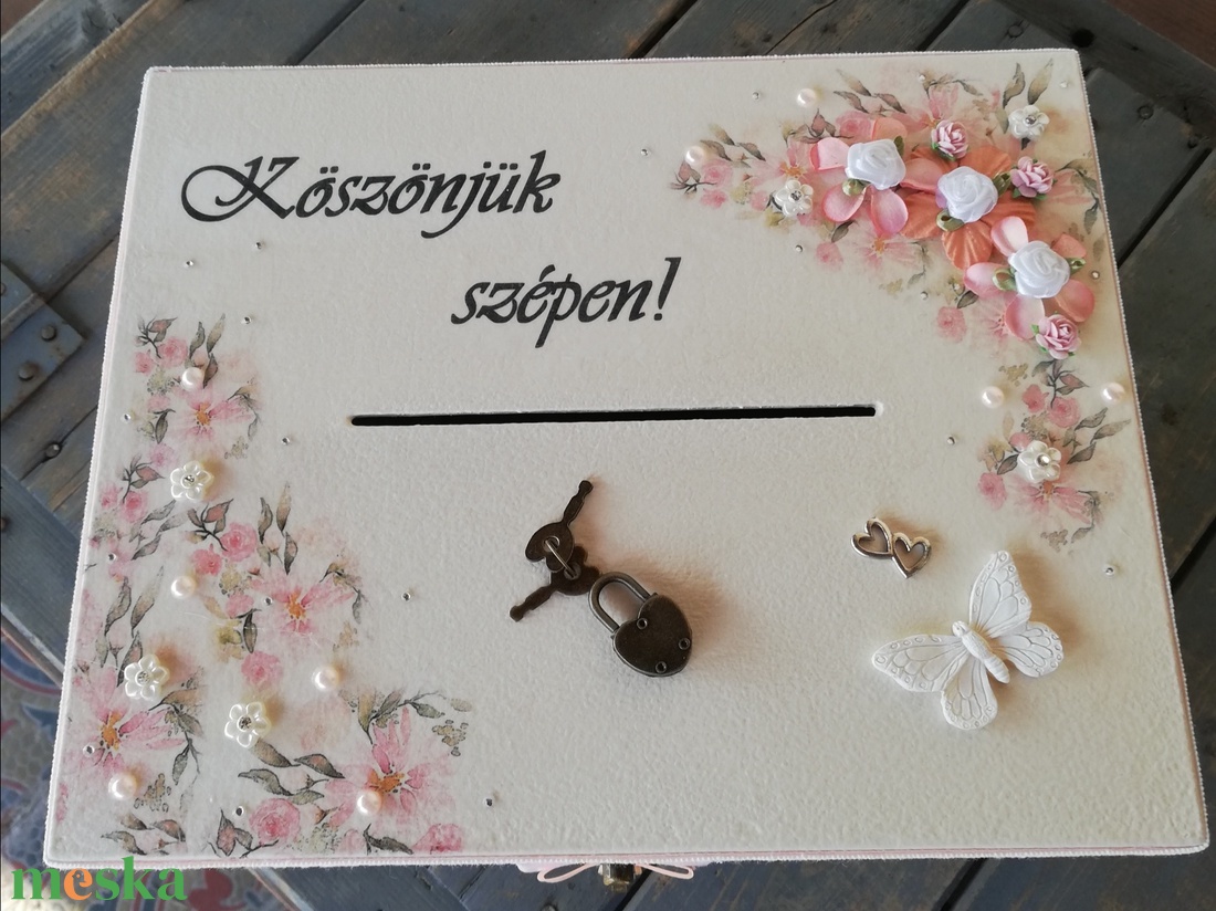 Minőségi, barack-púder-pillangó: lezárható, feliratozott esküvői pénzgyűjtő persely. :-) - esküvő - dekoráció - asztaldísz - Meska.hu