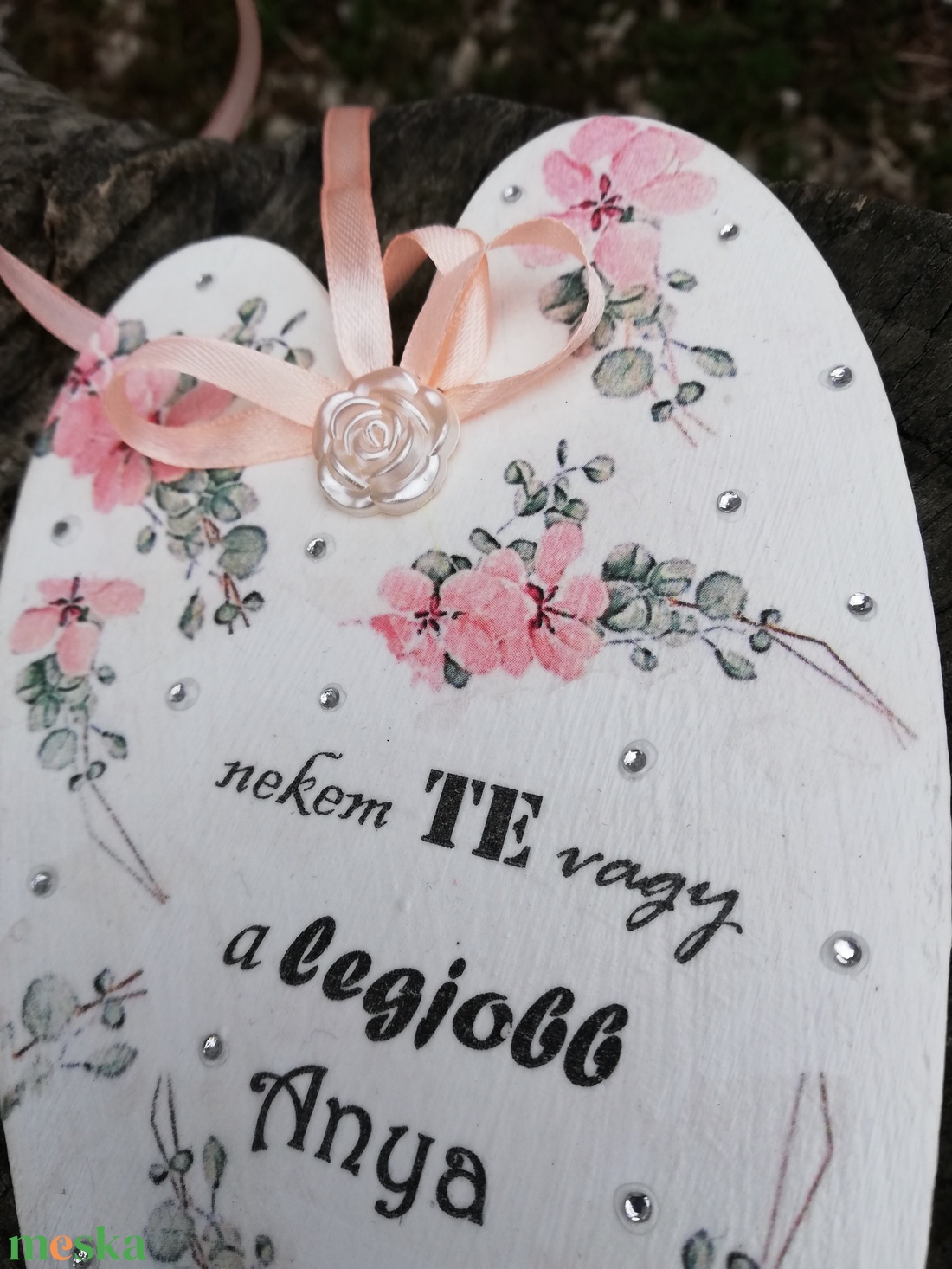 A legjobb anya akasztós fa szív, strasszokkal. :-) - otthon & életmód - dekoráció - kép & falikép - táblakép - Meska.hu A legjobb anya akasztós fa szív, strasszokkal. :-) - otthon & életmód - dekoráció - kép & falikép - táblakép - Meska.hu