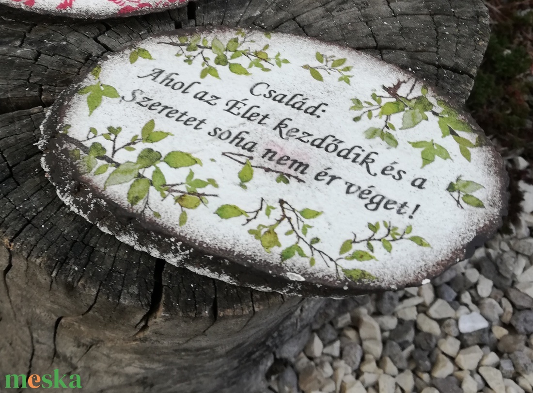 A Család...- faszelet hűtőmágnes. :-)  - otthon & életmód - konyhafelszerelés, tálalás - konyhai dekoráció - hűtőmágnes - Meska.hu