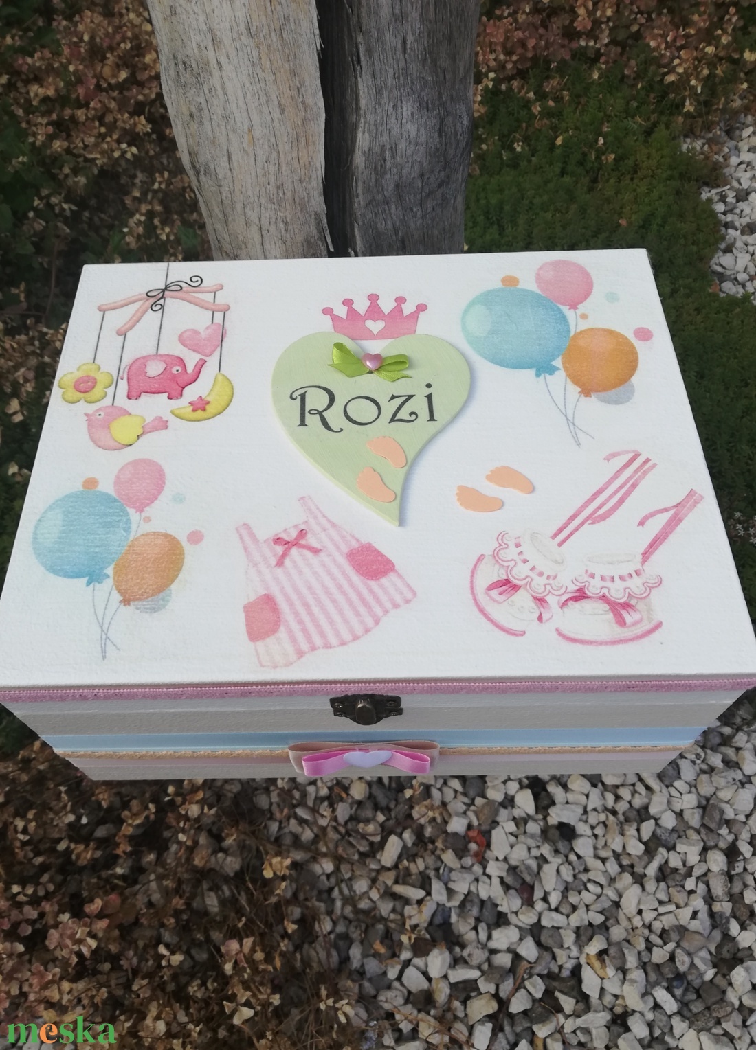 Minőségi, óriási méretű babaváró doboz, transzfer-technikával. :-) - otthon & életmód - dekoráció - asztal és polc dekoráció - díszdoboz - Meska.hu Minőségi, óriási méretű babaváró doboz, transzfer-technikával. :-) - otthon & életmód - dekoráció - asztal és polc dekoráció - díszdoboz - Meska.hu