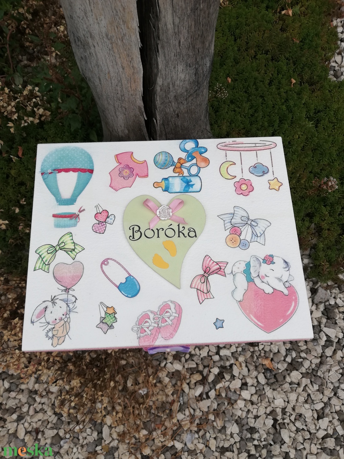 Minőségi, óriási méretű babaváró doboz, transzfer-technikával. :-) - otthon & életmód - dekoráció - asztal és polc dekoráció - díszdoboz - Meska.hu Minőségi, óriási méretű babaváró doboz, transzfer-technikával. :-) - otthon & életmód - dekoráció - asztal és polc dekoráció - díszdoboz - Meska.hu