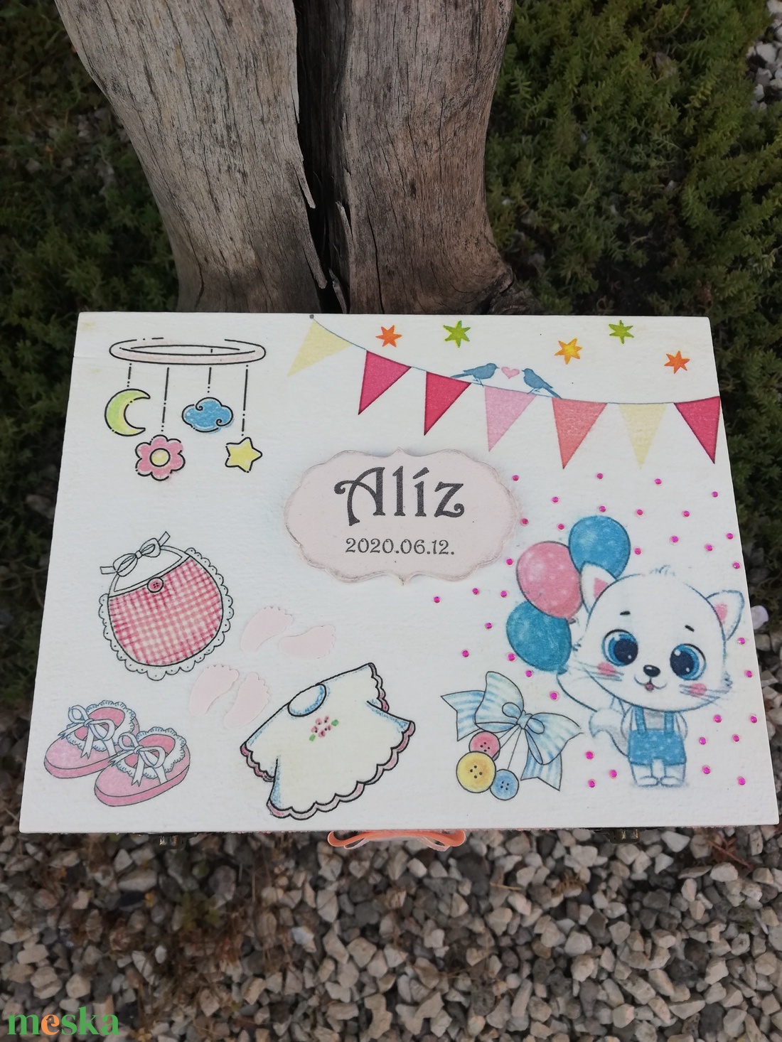 Minőségi, óriási méretű, babaváró doboz, transzfer-technikával. :-) - otthon & életmód - dekoráció - asztal és polc dekoráció - díszdoboz - Meska.hu Minőségi, óriási méretű, babaváró doboz, transzfer-technikával. :-) - otthon & életmód - dekoráció - asztal és polc dekoráció - díszdoboz - Meska.hu