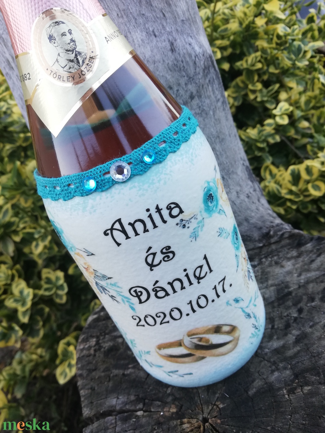 Pezsgő újragondolva. Esküvőre, házassági évfordulóra, egyedi mintával, felirattal, fotóval. :-) - esküvő - emlék & ajándék - szülőköszöntő ajándék - Meska.hu Pezsgő újragondolva. Esküvőre, házassági évfordulóra, egyedi mintával, felirattal, fotóval. :-) - esküvő - emlék & ajándék - szülőköszöntő ajándék - Meska.hu