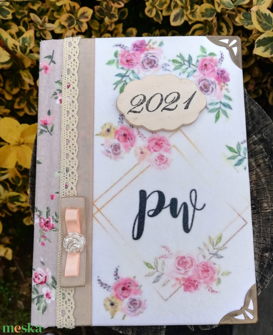 Egyedi logóval és monogrammal ellátott határidőnapló. :-) - otthon & életmód - papír, írószer - naptár & tervező - Meska.hu Egyedi logóval és monogrammal ellátott határidőnapló. :-) - otthon & életmód - papír, írószer - naptár & tervező - Meska.hu