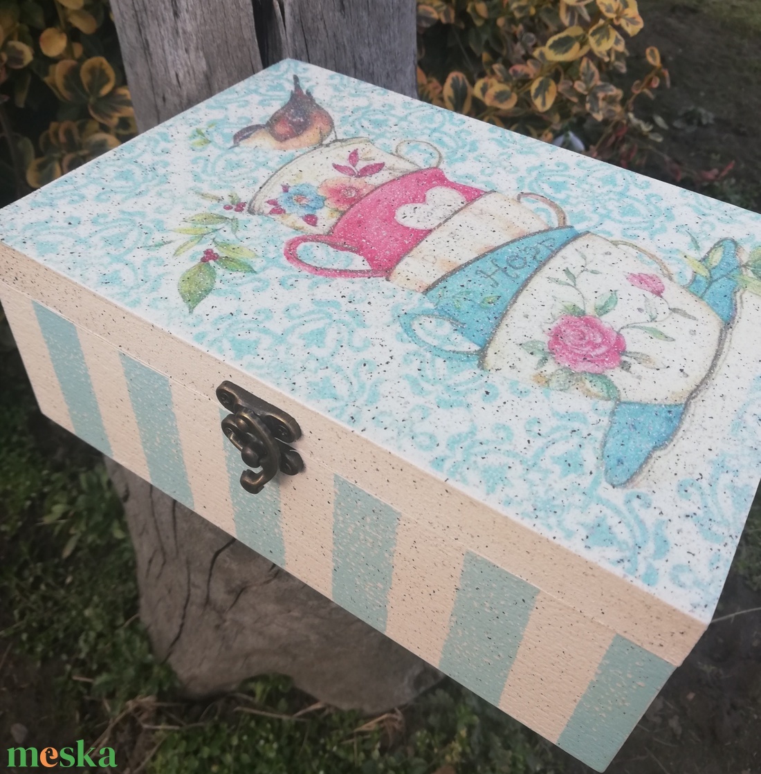 Teás doboz egyedi mintákkal, csészékkel és madárkával.  :-) - otthon & életmód - konyhafelszerelés, tálalás - konyhai tárolás - tea & kávé tárolás - Meska.hu