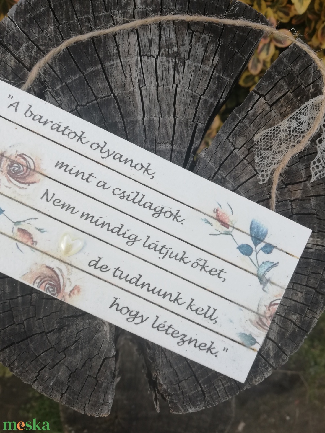 Barátság- mini fa-raklap, akasztóval, csipkével. :-) - otthon & életmód - dekoráció - kép & falikép - táblakép - Meska.hu Barátság- mini fa-raklap, akasztóval, csipkével. :-) - otthon & életmód - dekoráció - kép & falikép - táblakép - Meska.hu
