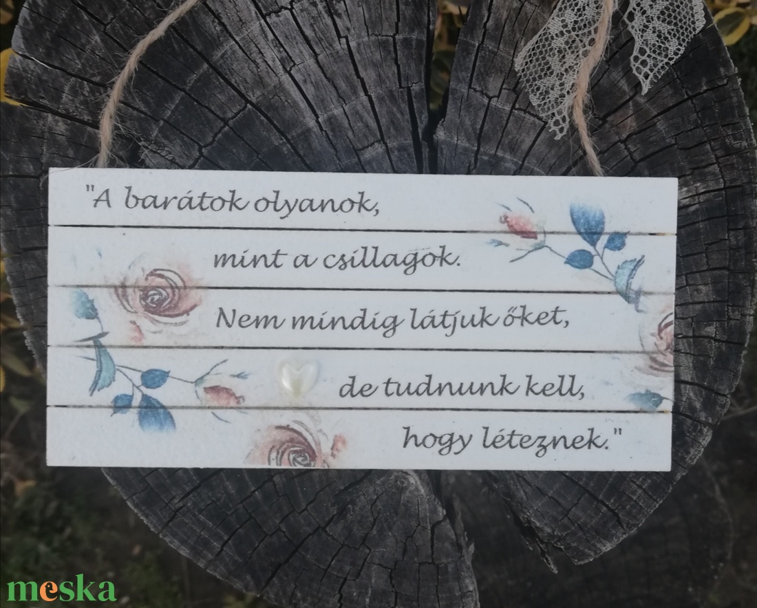 Barátság- mini fa-raklap, akasztóval, csipkével. :-) - otthon & életmód - dekoráció - kép & falikép - táblakép - Meska.hu Barátság- mini fa-raklap, akasztóval, csipkével. :-) - otthon & életmód - dekoráció - kép & falikép - táblakép - Meska.hu
