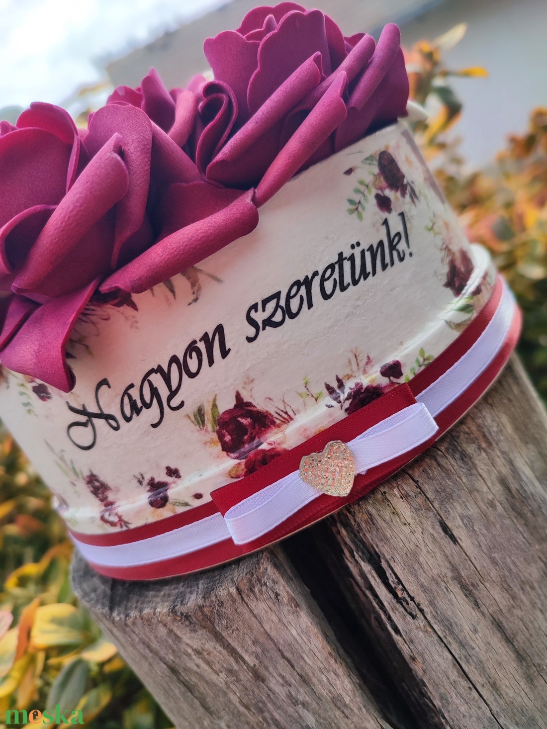 Rózsadoboz, Nagyon szeretünk! felirattal. :-) - otthon & életmód - dekoráció - asztal és polc dekoráció - asztaldísz - Meska.hu Rózsadoboz, Nagyon szeretünk! felirattal. :-) - otthon & életmód - dekoráció - asztal és polc dekoráció - asztaldísz - Meska.hu