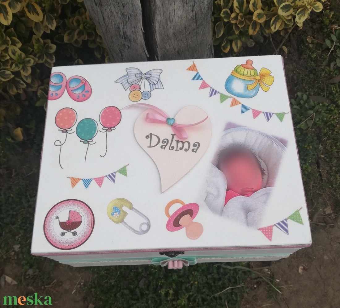 Minőségi, óriási méretű, egyterű fa doboz a baba fotójával. :-) - otthon & életmód - dekoráció - asztal és polc dekoráció - díszdoboz - Meska.hu Minőségi, óriási méretű, egyterű fa doboz a baba fotójával. :-) - otthon & életmód - dekoráció - asztal és polc dekoráció - díszdoboz - Meska.hu
