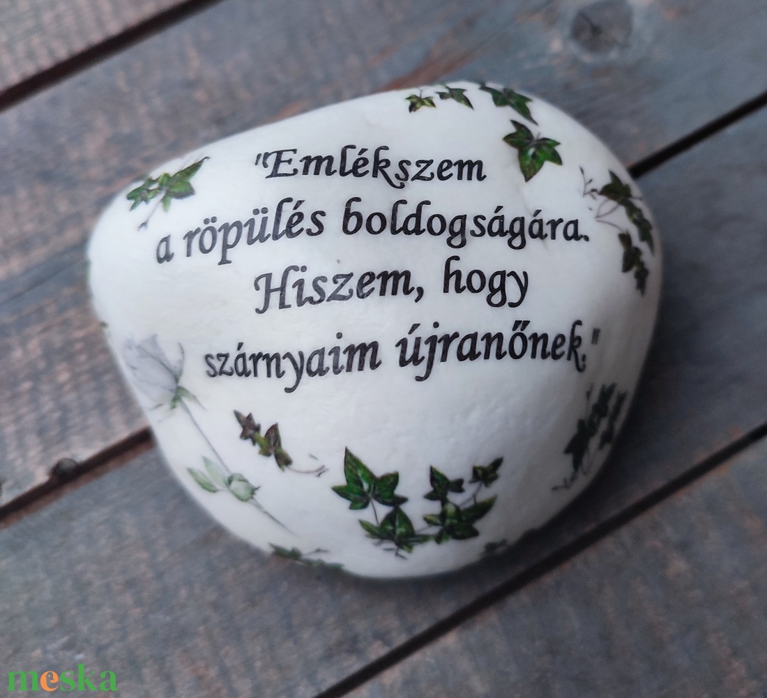 Feliratos, fehér rózsa mintás kő egy szeretett Embernek aki már nem lehet Veled de Fentről vigyáz Rád... :-) - otthon & életmód - vallás - temetkezési tárgy - Meska.hu Feliratos, fehér rózsa mintás kő egy szeretett Embernek aki már nem lehet Veled de Fentről vigyáz Rád... :-) - otthon & életmód - vallás - temetkezési tárgy - Meska.hu