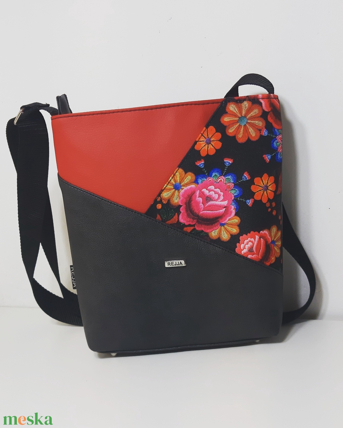 Kicsi Oldaltáska ,válltáska - táska & tok - kézitáska & válltáska - vállon átvethető táska - Meska.hu