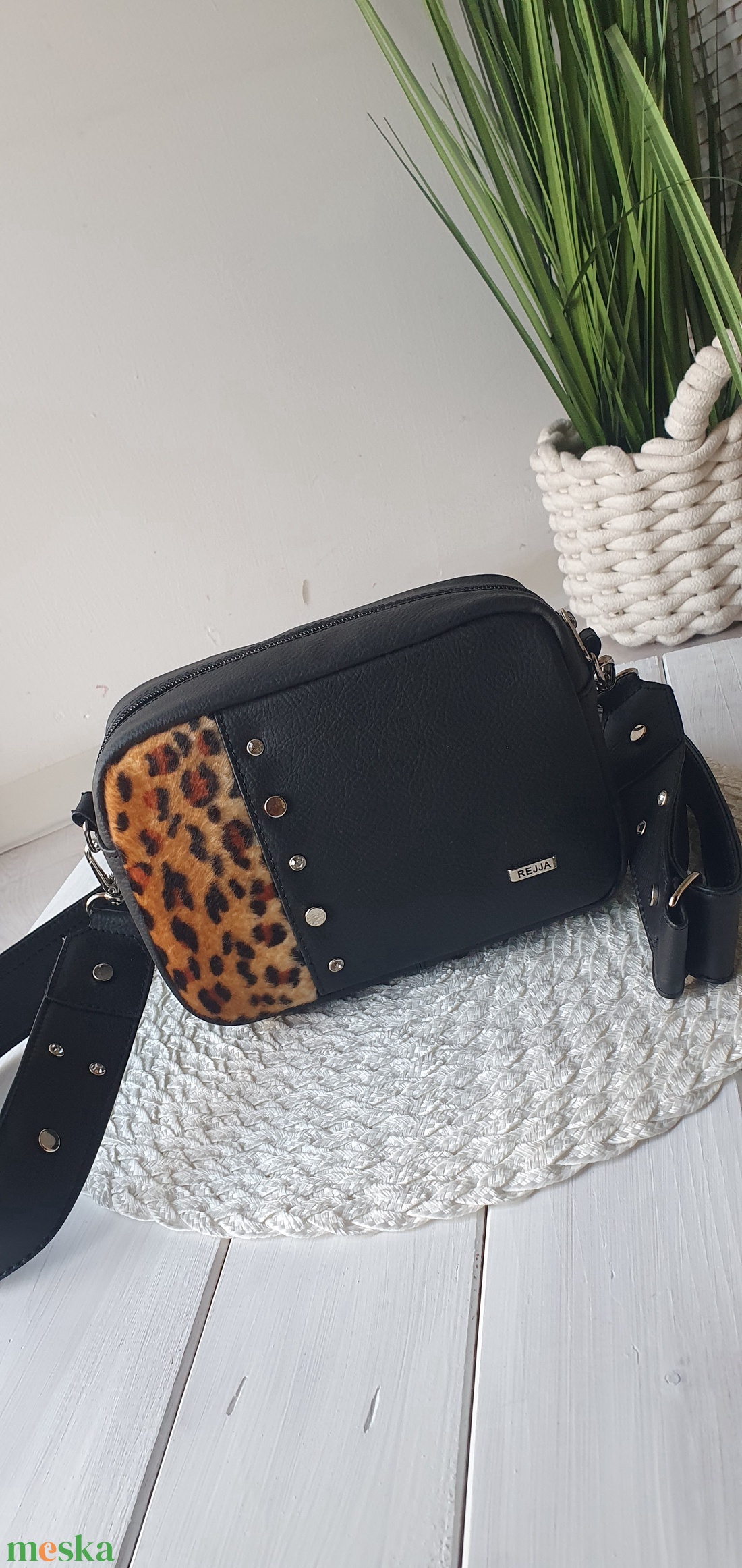 Kis táska ,válltáska,crossbody,szegecses, állatmintás  - táska & tok - kézitáska & válltáska - válltáska - Meska.hu