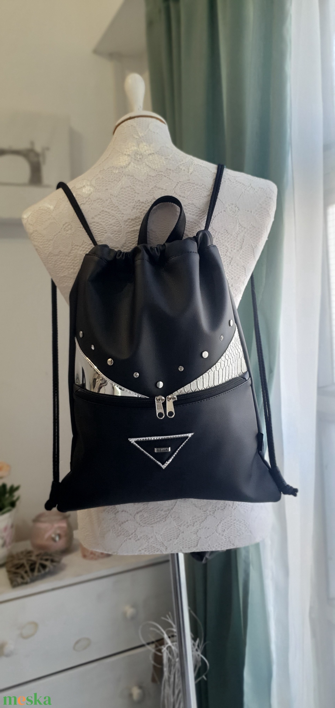 Hátizsák,gymbag / Tornazsák szegeccsel, black mirror - táska & tok - hátizsák - tornazsák, gymbag - Meska.hu Hátizsák,gymbag / Tornazsák szegeccsel, black mirror - táska & tok - hátizsák - tornazsák, gymbag - Meska.hu