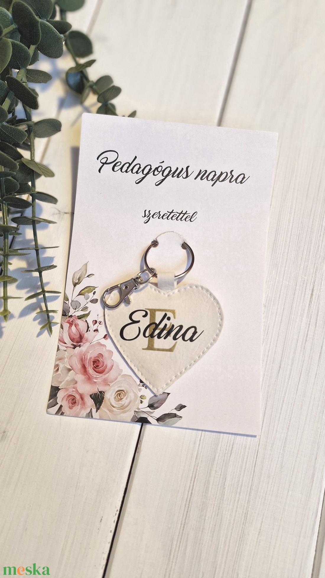 Szív kulcstartó/táskadísz névre szóló, pedagógus napra,óvónéni,dadus,tanár ajándék - táska & tok - kulcstartó & táskadísz - kulcstartó - Meska.hu