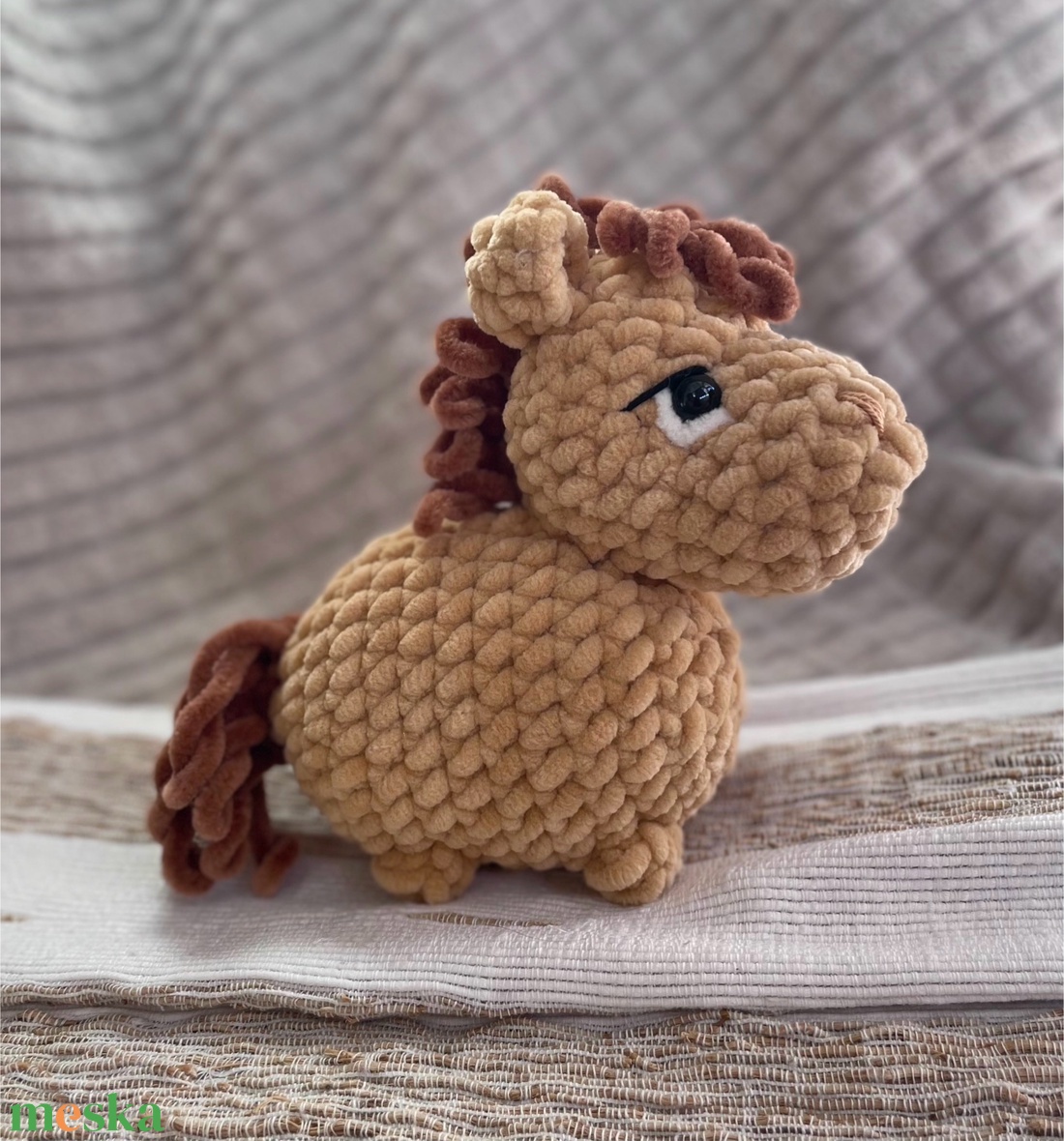 Kis lovacska horgolt plüss - játék & sport - plüssállat & játékfigura - ló - Meska.hu